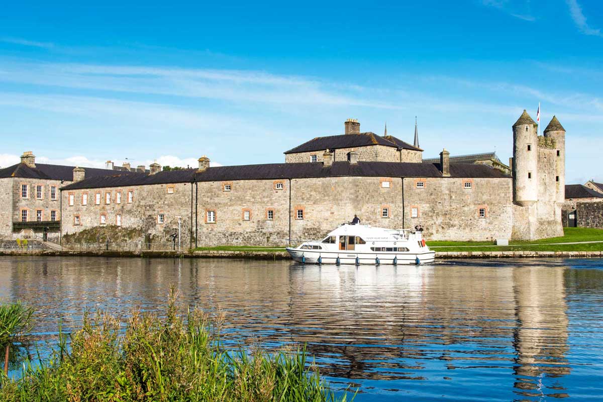 Enniskillen Castle Museums Watergate Tower Mullynascarthy Holiday 